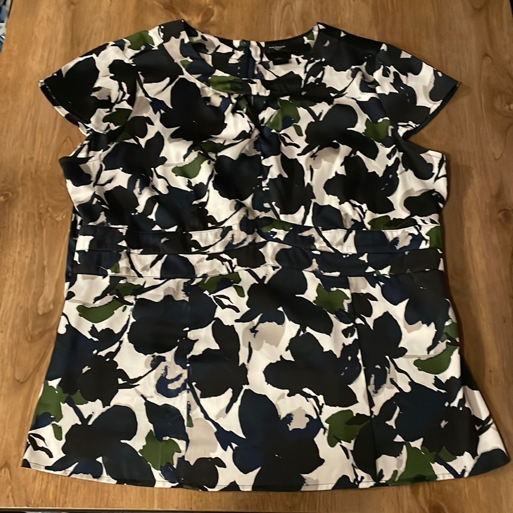 Ann Taylor Factory Satin Like Floral Top